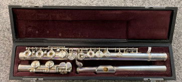 YAMAHA YFL-472 FLAUTO TRAVERSO DISCENDENTE AL DO CON CHIAVI APERTE E MI SNODATO IN ARGENTO  OCCASIONE USATO IN GARANZIA 12 MESI